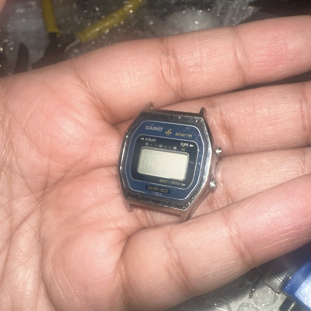 Vintage 1980s Casio 116 LW-501 Digital Ladies Watch 27mm For Repair Not Working